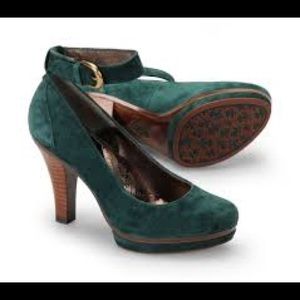 Emerald Suede Pump with Ankle Strap